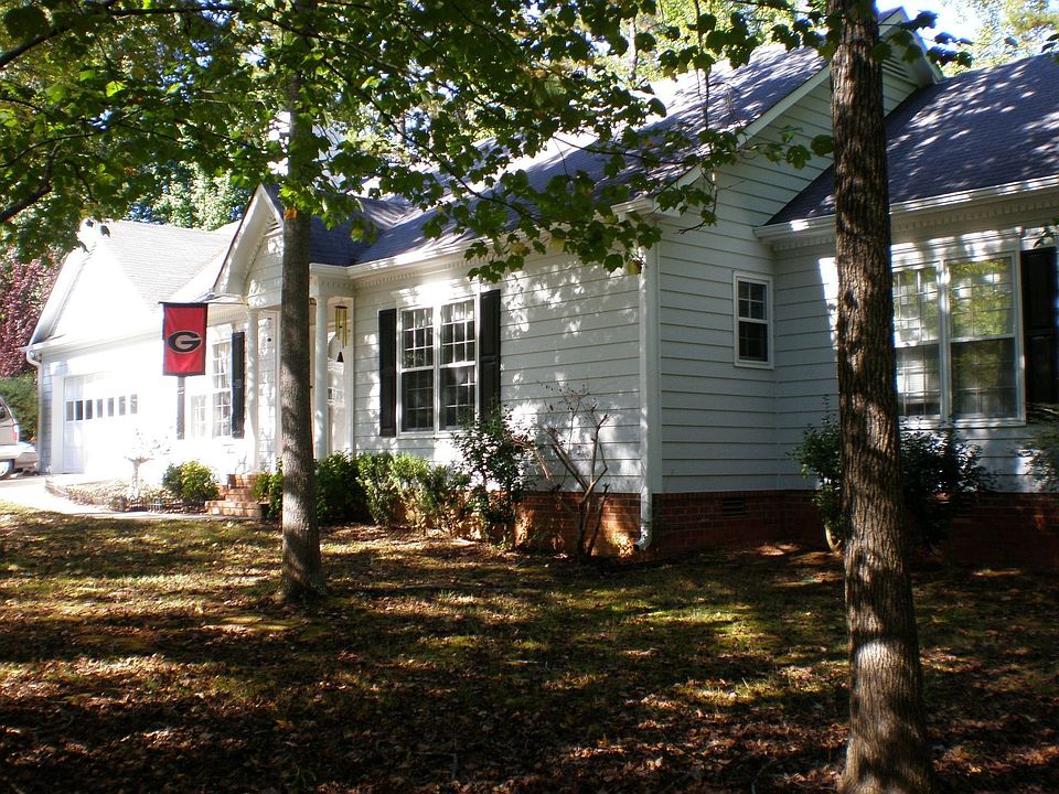 side view of 120 Greenbrier Way in Athens, GA