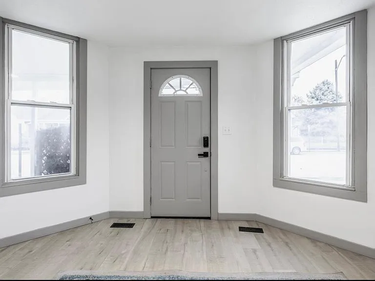 1521 English Ave — Photo 3