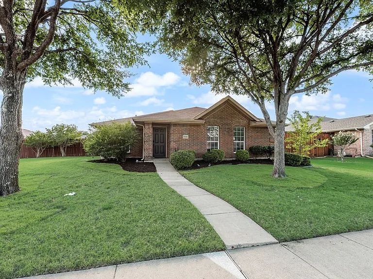 9139 Grand Canal Dr — Photo 2
