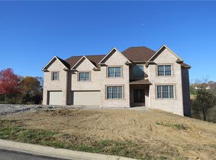 1372 Hemlock Dr, North Huntingdon, PA 15642