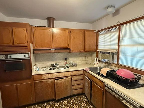 4th image of 2112 Stanhope Dr NE