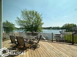 5004 N Lakeshore Dr, Brooklyn, IA 52211