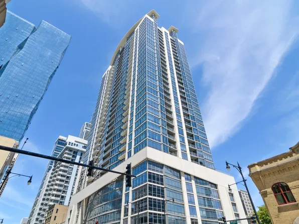 100 E 14th St APT 1909, Chicago, IL 60605