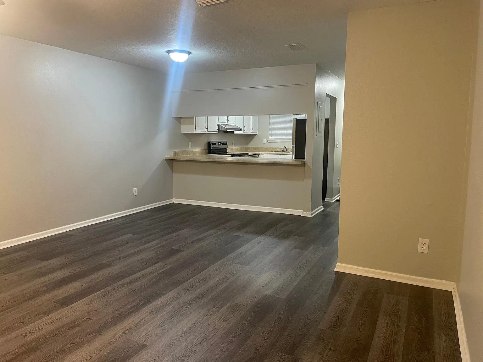 2 bed, 1.5 bath, 1024 sqft, $1,225 — Photo 4