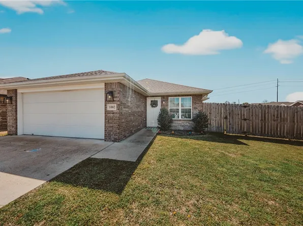 1002 E Olrich St, Rogers, AR 72756