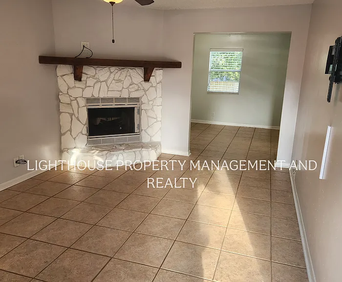 916 Penman Rd — Photo 3