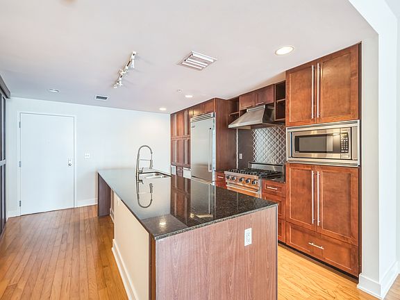 4th image of 1120 E Kennedy Blvd