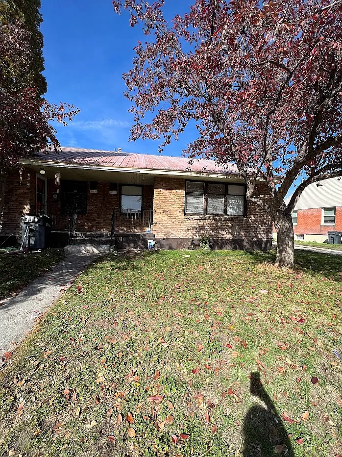 610 Holbrook — Photo 1