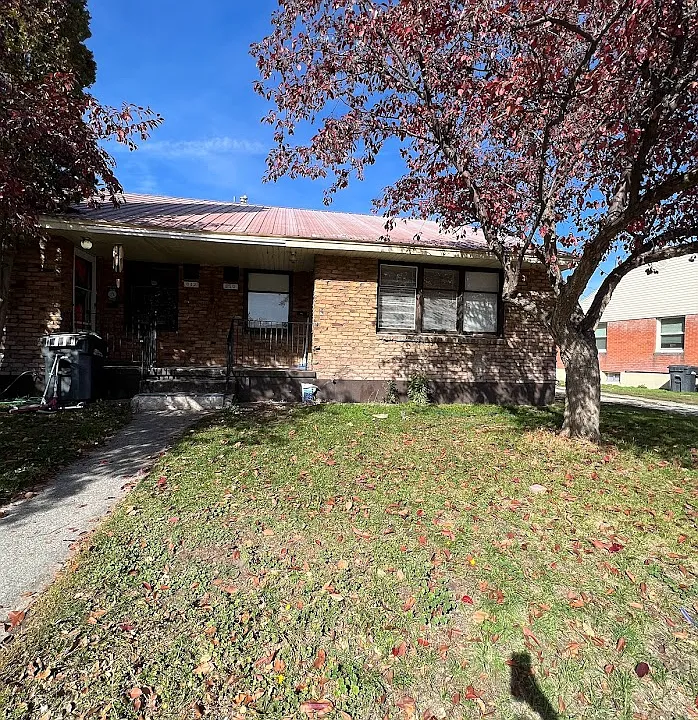 610 Holbrook Dr