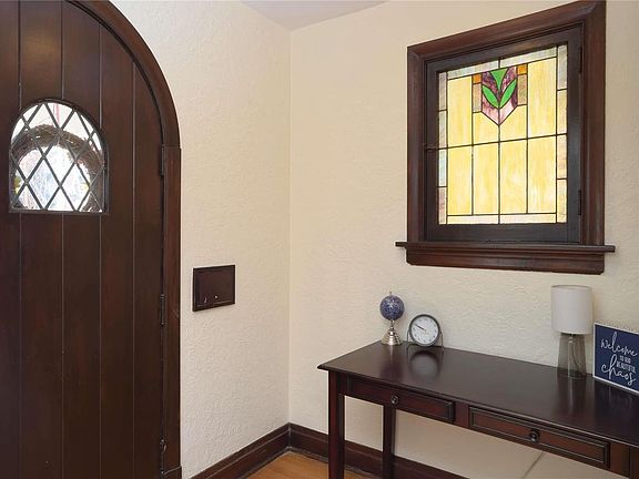 2nd image of 6325 Tholozan Ave