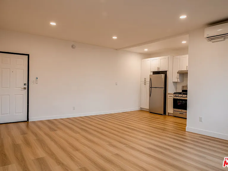 4521 Hollywood Blvd #5 — Photo 4