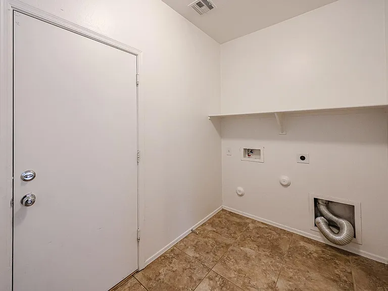 12039 W Leather Ln — Photo 16