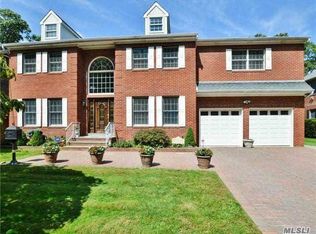 428 N Village Ave, Rockville Centre, NY 11570