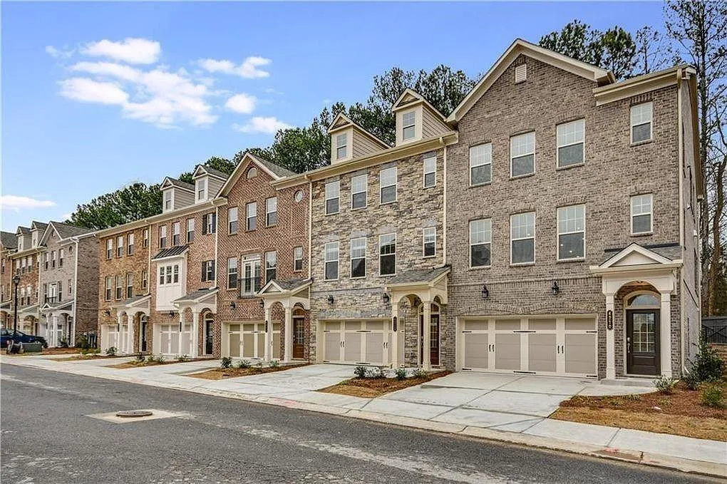 4 bed, 3.5 bath, 2407 sqft, $4,500 — Photo 1