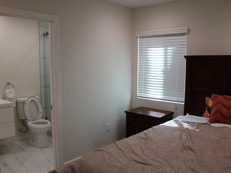 271 Grace Ave — Photo 18