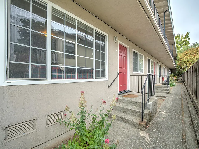 2119 Russell St #C-D — Photo 5