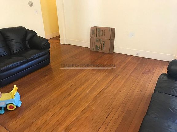 4th image of 15 Clive St #1