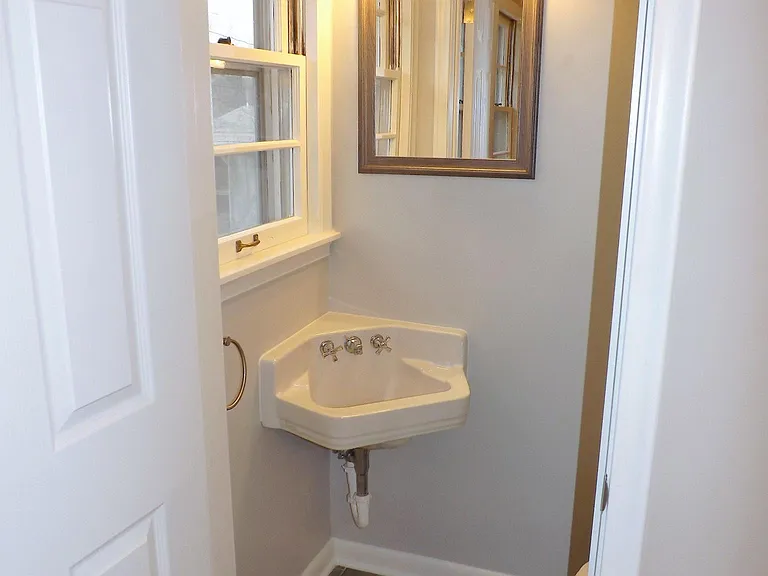 708 S 67th St — Photo 17