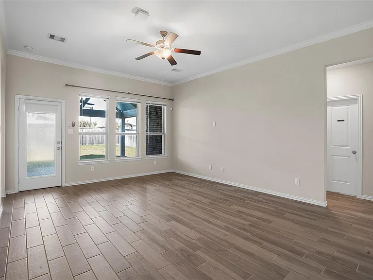 15218 Kickapoo Cavern Dr — Photo 6