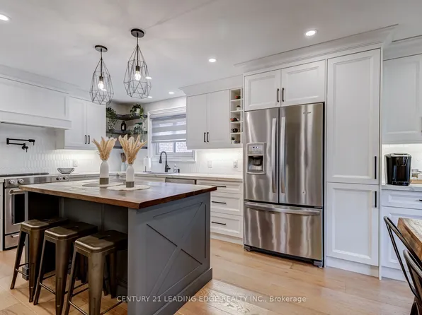 5 Mountbatten Rd, Toronto, ON M9P 1Y8