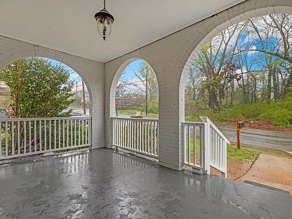4th image of 2728 Harris St