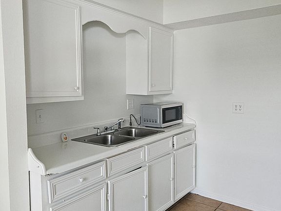 5th image of 9621 Smith Ave #A