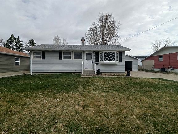 3rd image of 131 Maple Ave