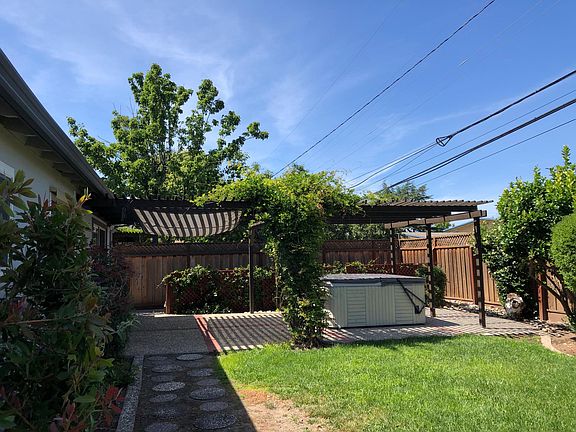2nd image of 5642 Croydon Ave