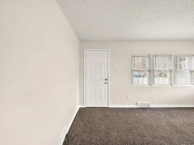 35711 Alfred St — Photo 29