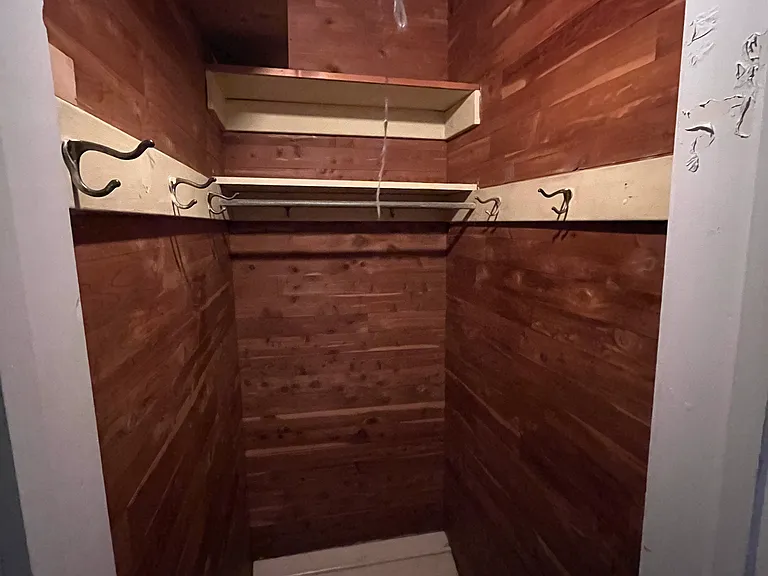 Closet 1