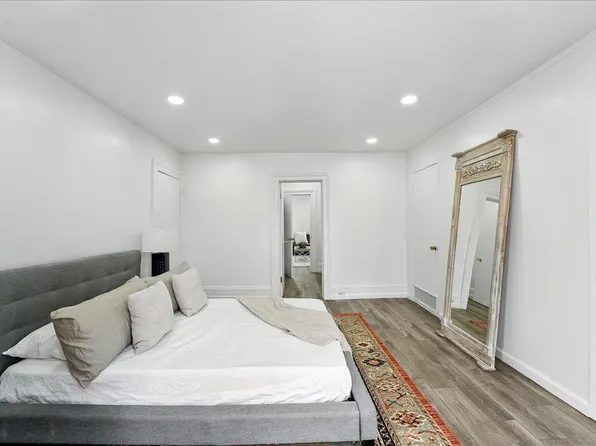 283 Griffith Street image 10 of 24