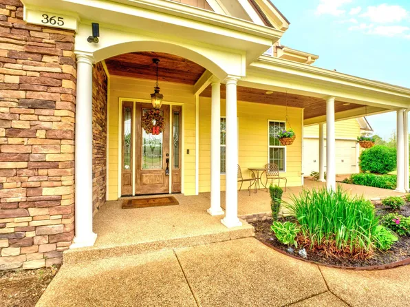 365 Crooked Creek Dr, Oakland, TN 38060