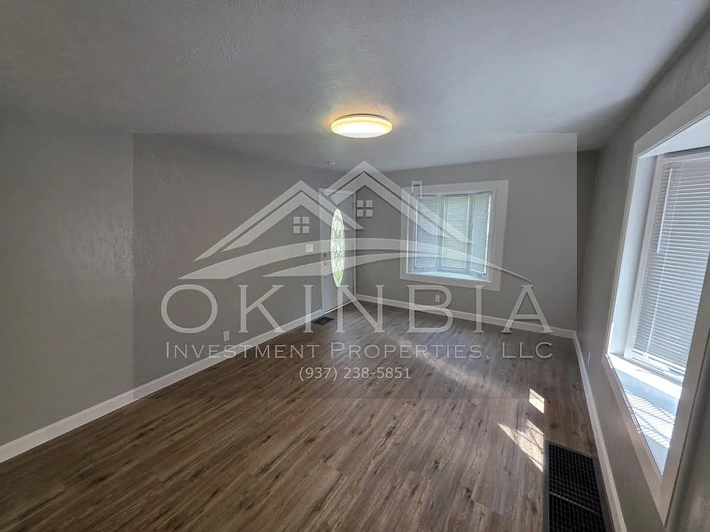 1425 Canfield Ave — Photo 3