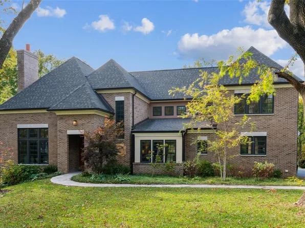 39 Fair Oaks Dr, Saint Louis, MO 63124