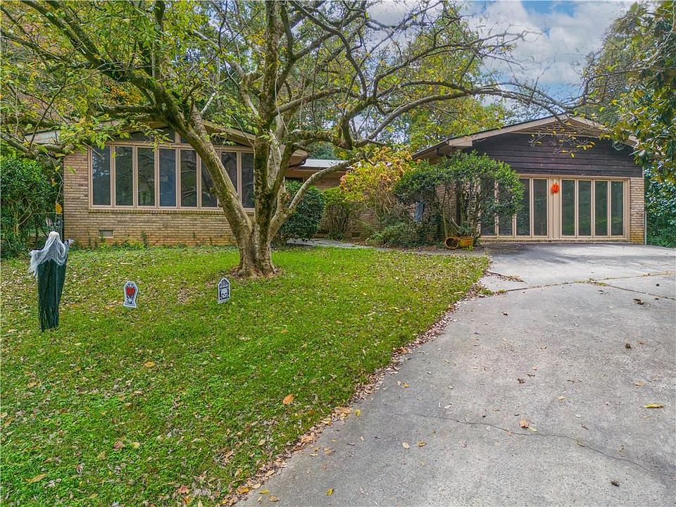 1st image of 2340 Honeysuckle Ln SE