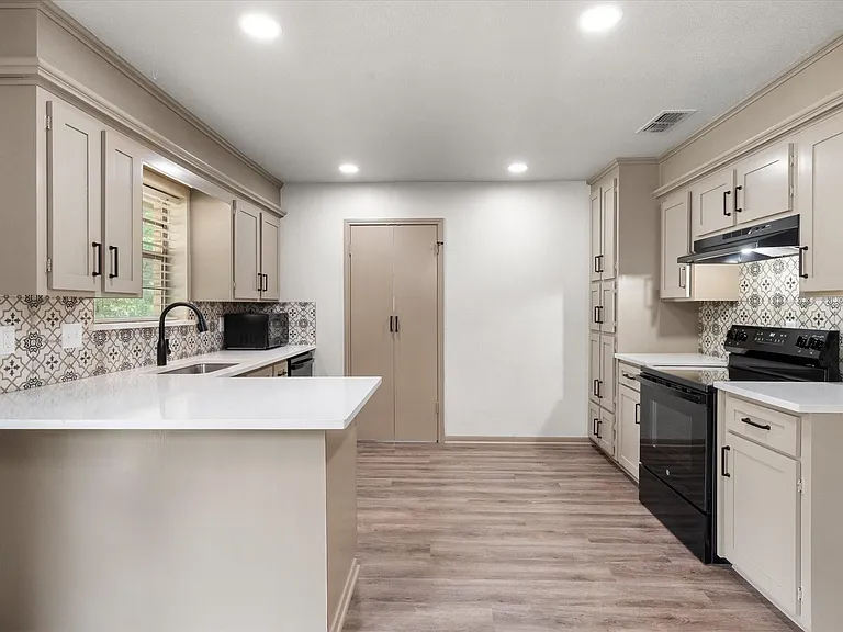 3008 Lafayette St — Photo 14
