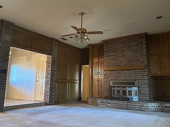 4th image of 2309 Deanna Ave