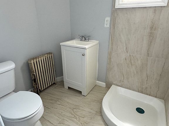 4th image of 209 Seaman St Floor 2