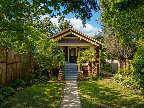 2497 Wall St, Vancouver, BC V5K 1A4