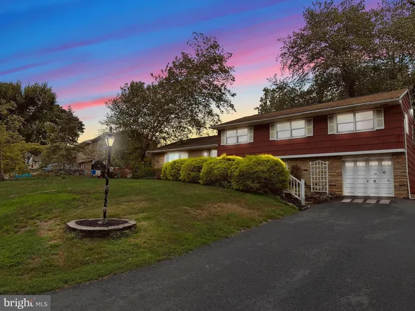 16 Sandy Dr, Yardley, PA 19067