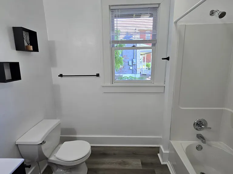 927 W High St #A — Photo 18