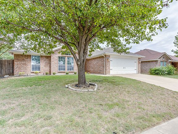3rd image of 1020 Thistle Meade Cir