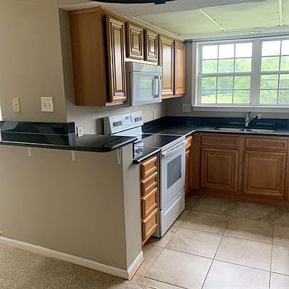 4th image of 12100 Greenway Ct APT 302