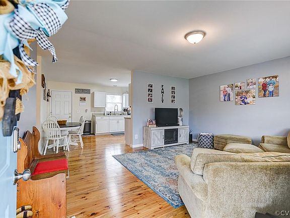3rd image of 1039 River Bend Dr