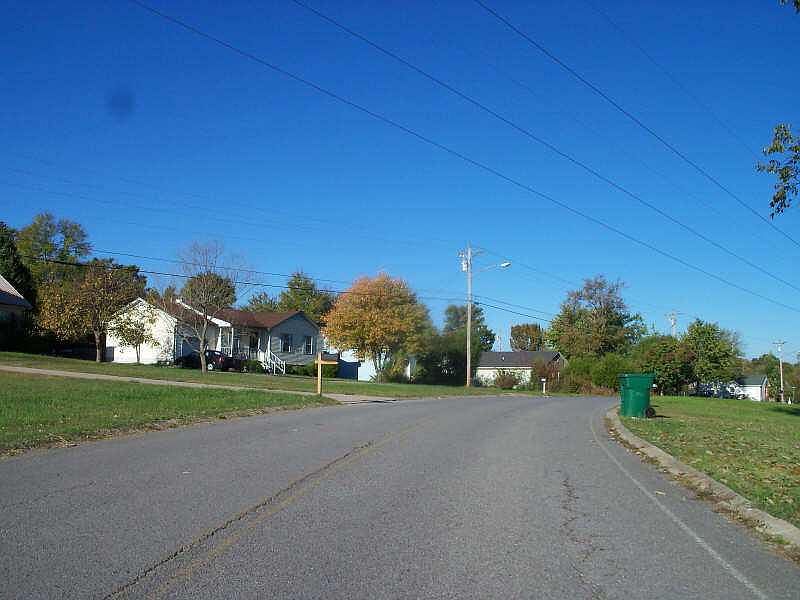 2nd image of 407 Noel Ln
