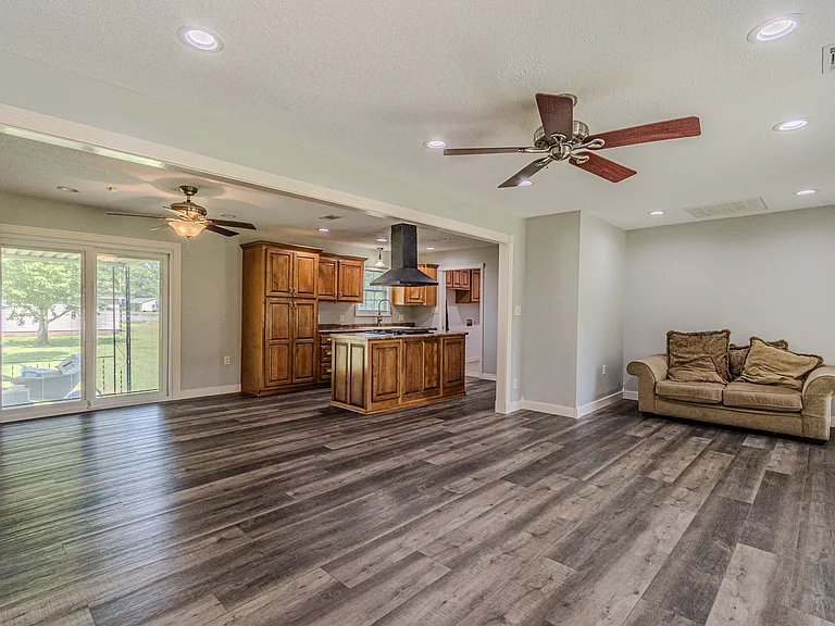 306 N Center Hill Rd — Photo 13