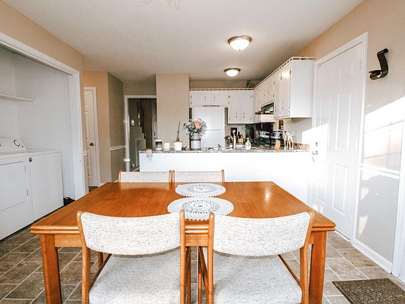 4th image of 1203 Dandelion Ct