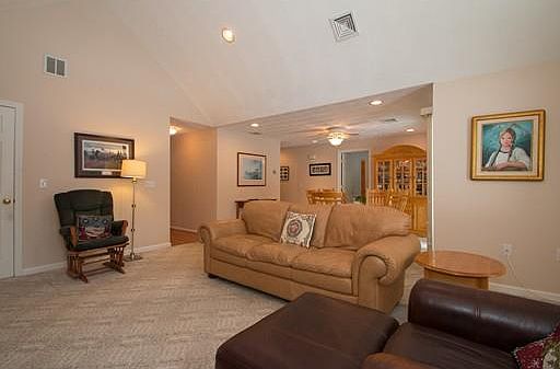 4th image of 18 Ledgebrook Dr