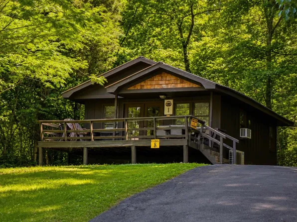 8 Horse Creek Ln, Celina, TN 38551