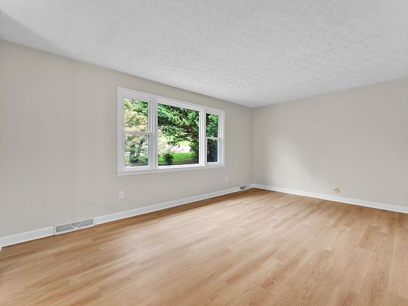 5th image of 106 Keene Dr